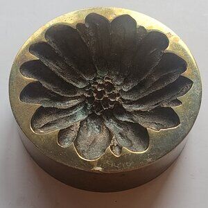 MONIQUE GERBER BRONZE /BRASS FLOWER ASHTRAY PAPER WEIGHT 2 PIECES READ DESCRIPTI